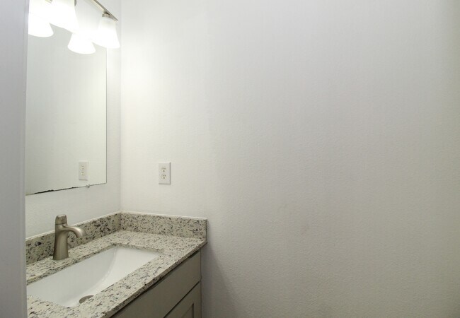 Building Photo - 5 Iris Way