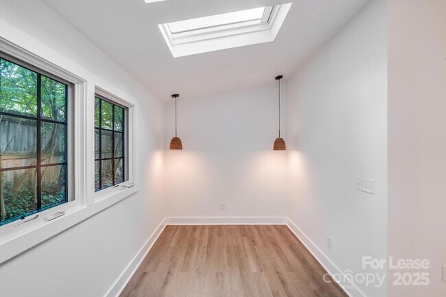 Building Photo - 465 W Worthington Ave