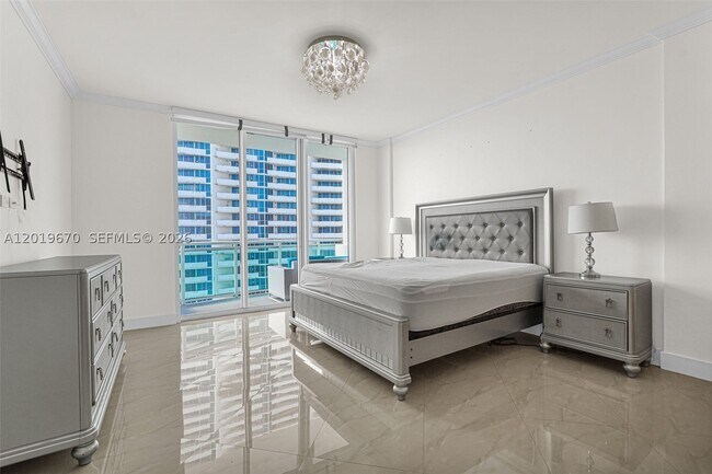 Building Photo - 3001 S Ocean Dr