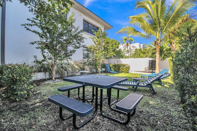 Building Photo - 944 Jefferson Ave