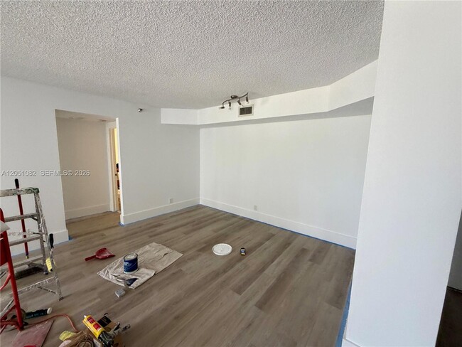 Building Photo - 3610 Yacht Club Dr