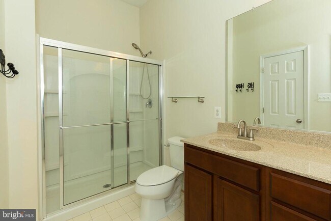 Building Photo - 15 Flag Ct