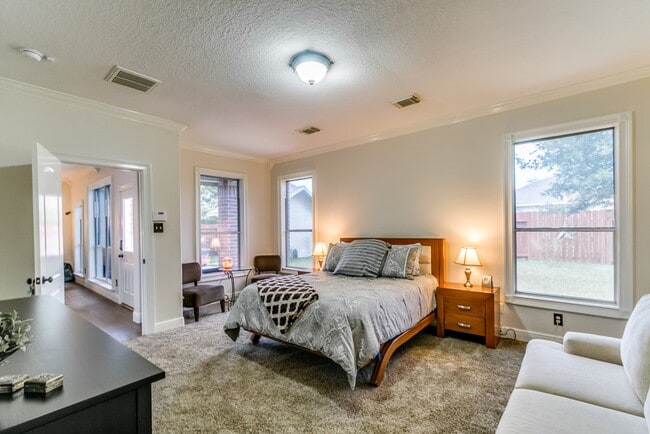 Building Photo - 3715 Slocom Dr