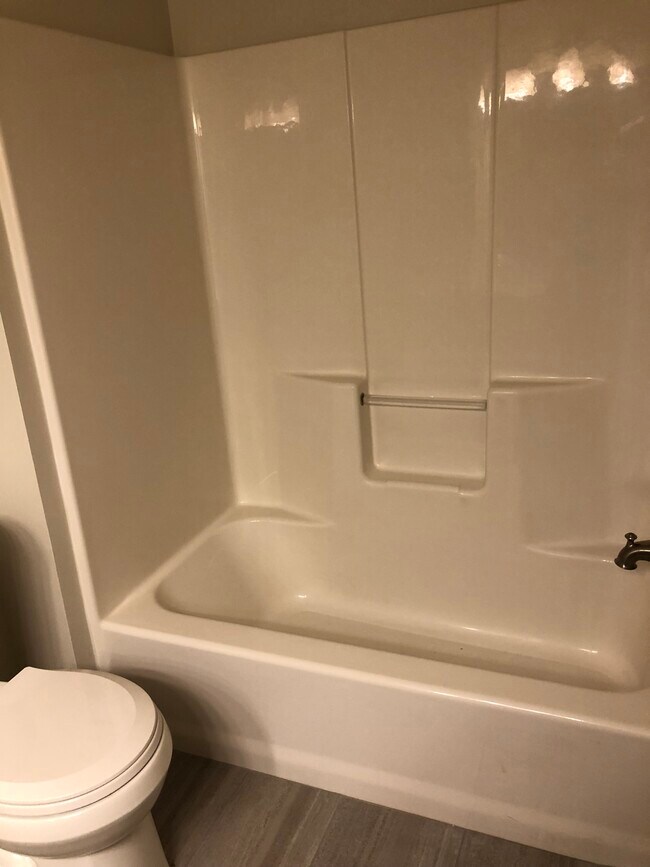 guest bath - 800 N Laurel Ave