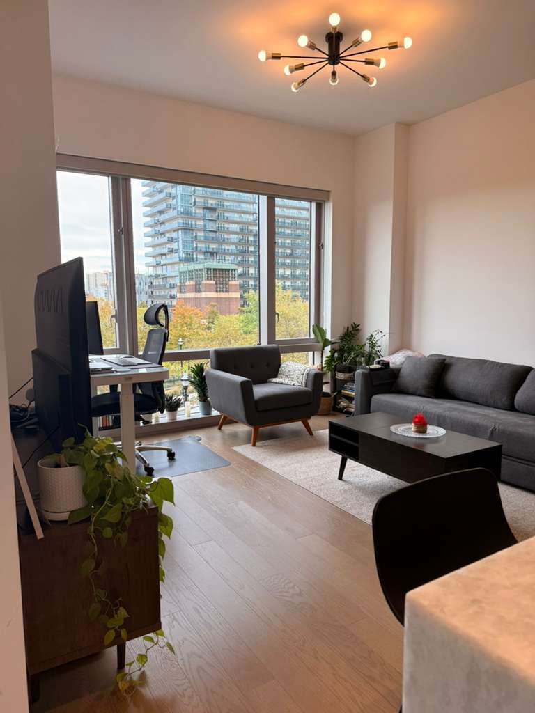 Building Photo - 75 Park Ln S