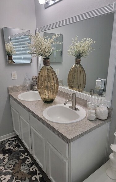 Primary Bathroom - 18022 Riata Crossing Dr