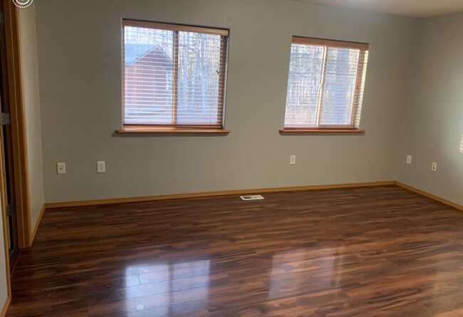 Building Photo - 3 bed/ 2 bath Ranch Style single family ho...