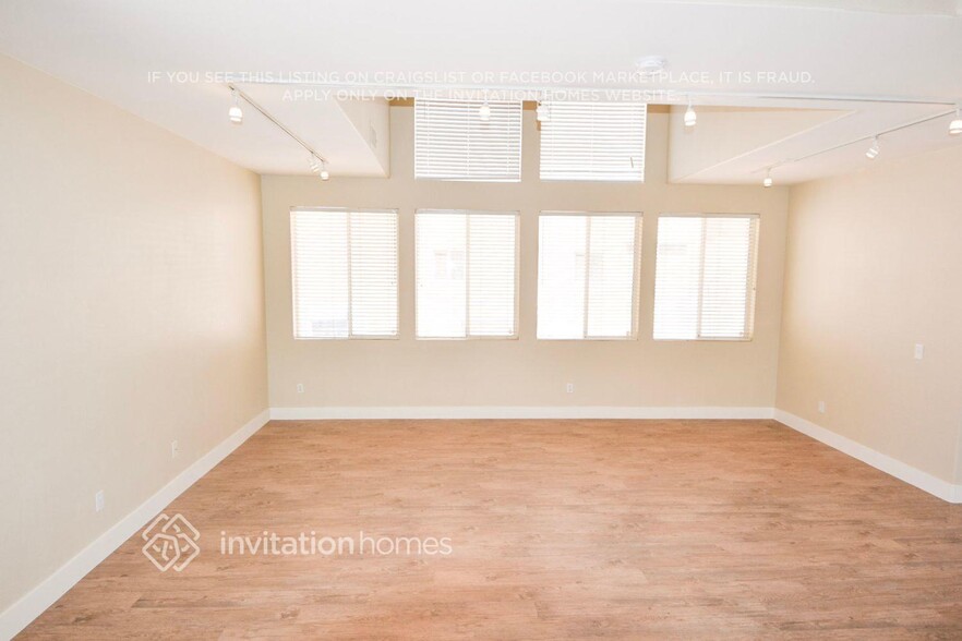 Building Photo - 9590 Friant St