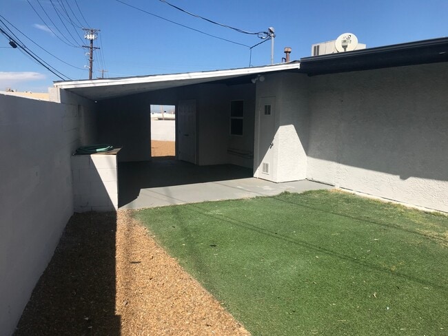 Building Photo - 18 Idaho Way