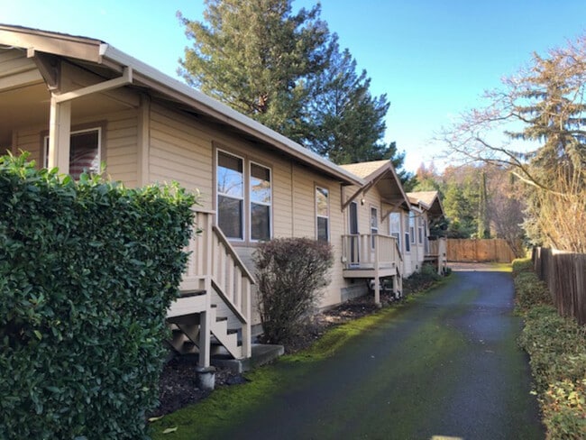 Building Photo - 475 Scenic Dr