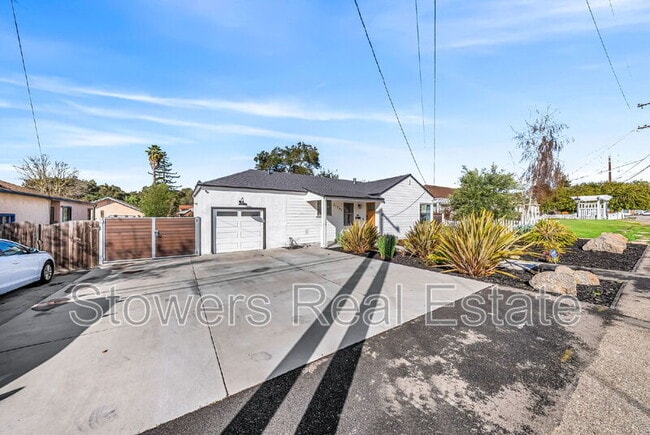 Building Photo - 21747 Orange Ave