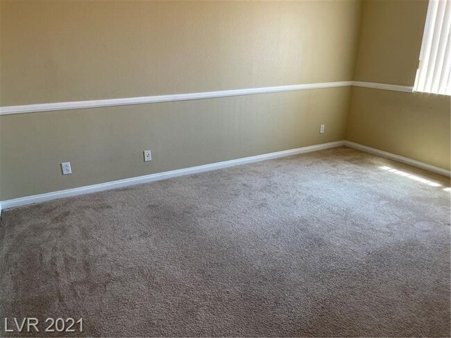 Building Photo - Stunning & Spacious Home with Park Views and Pool!