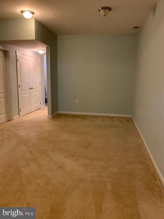Building Photo - 11 Britania Ct