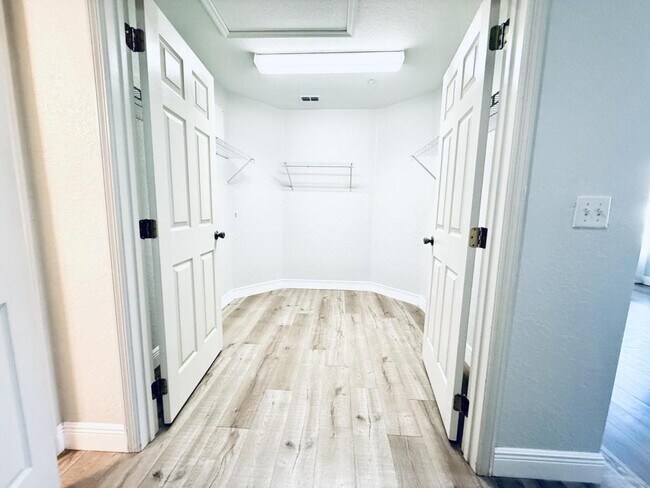 Building Photo - 2983 Ashland Ln S