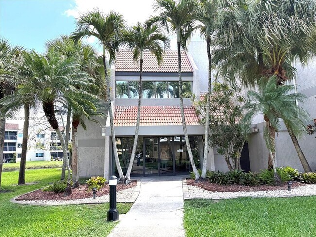 Building Photo - 230 Lakeview Dr