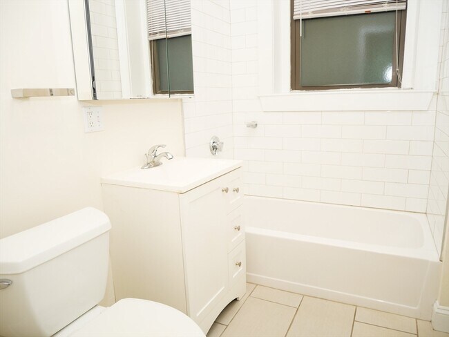 Building Photo - 1378 Beacon St