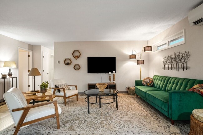 Building Photo - Beautifully updated 3 bedroom, 1 bath house in Eugene!