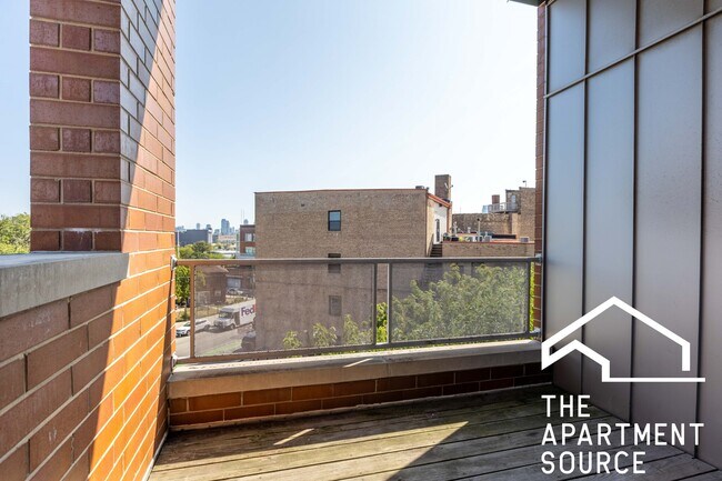 Building Photo - 1356 W Augusta Blvd