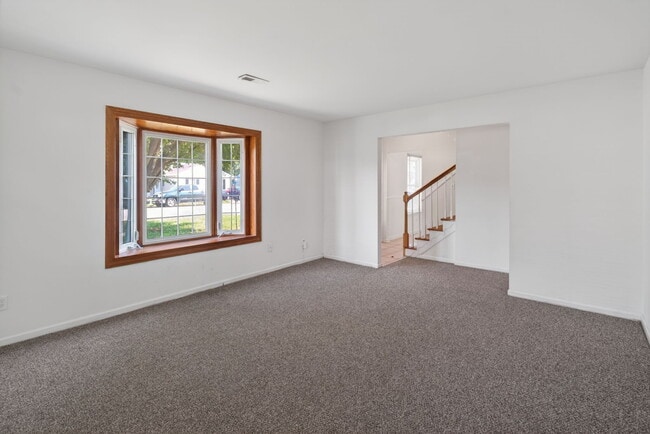 Building Photo - 195 Bentley Dr