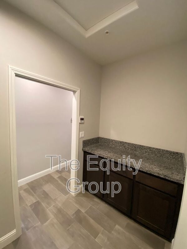 Building Photo - 1129 E Harter Dr