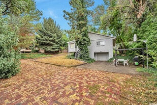 Building Photo - 2564 E Wren Rd