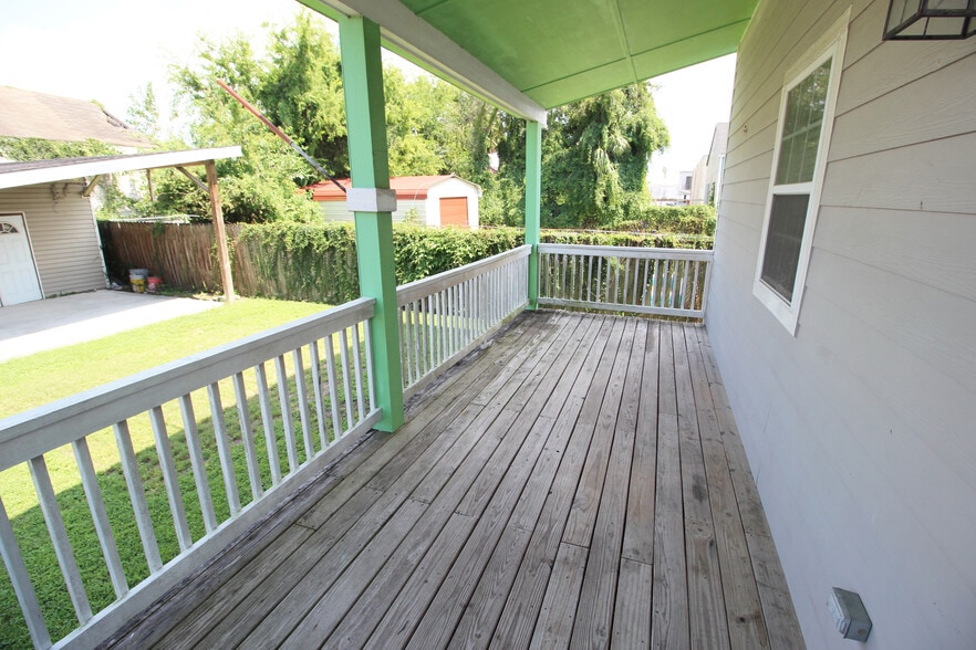 Building Photo - 3033 Toledano St