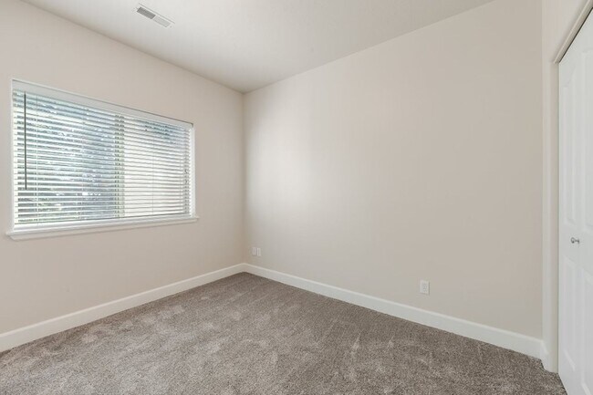 Building Photo - 6670 N Spurwing Loop