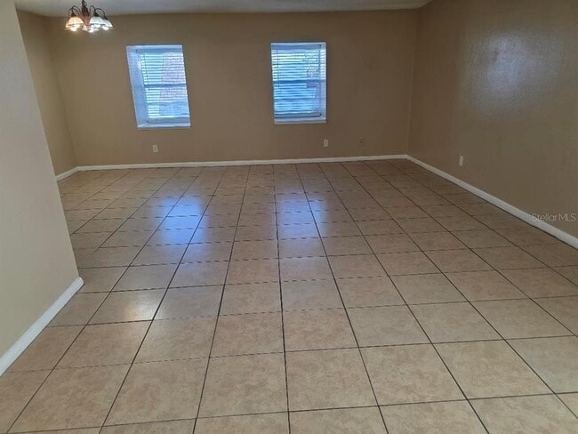 Building Photo - 9004 Tudor Dr
