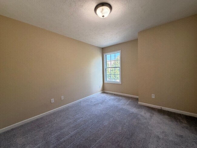 Building Photo - 3050 Ledgestone Pl NE