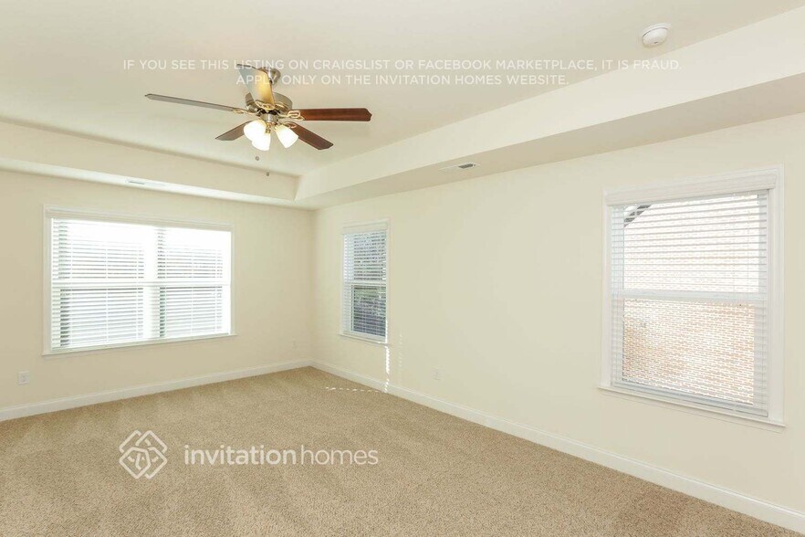 Building Photo - 11350 Cedarvale Farm Pkwy