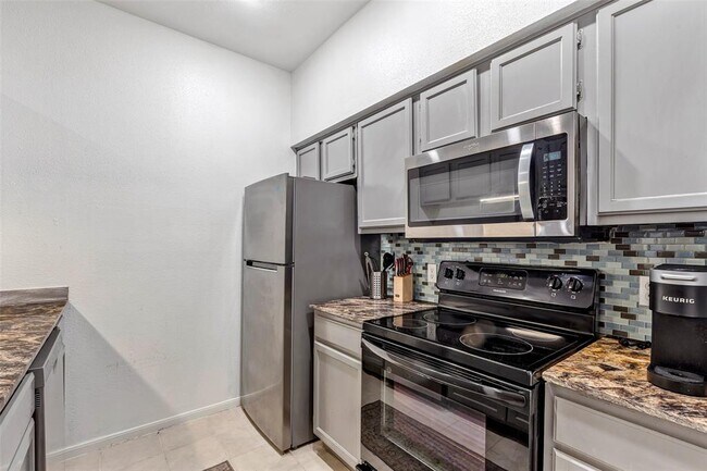 Building Photo - 2121 El Paseo St