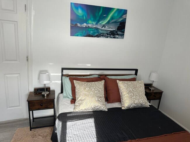 Building Photo - 3826 W 9th St