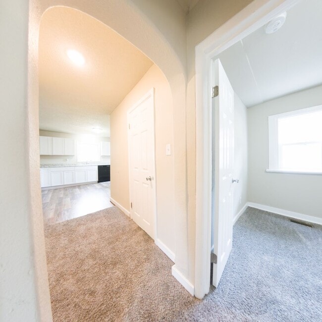 Building Photo - 2 Bedroom with Bonus Room Near Fairgrounds