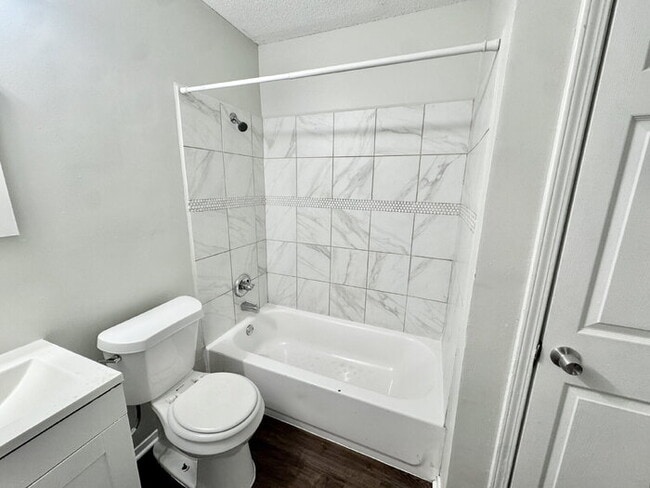 Building Photo - 4079 Forest View Dr