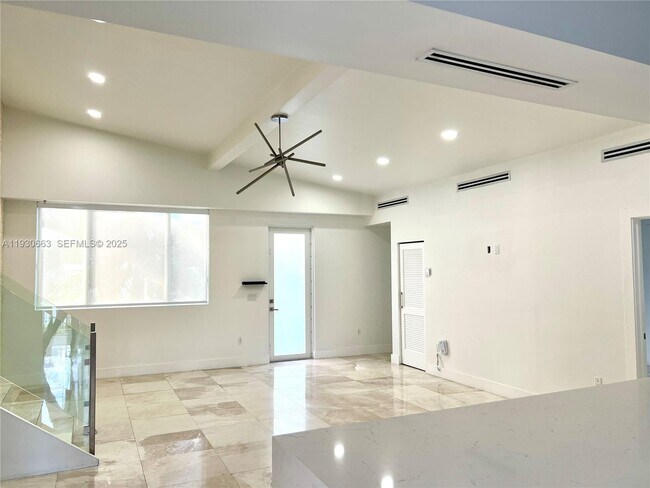 Building Photo - 2536 Flamingo Ln