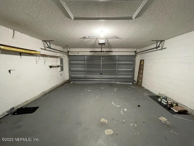 Building Photo - 10538 Lantana Lakes Dr N