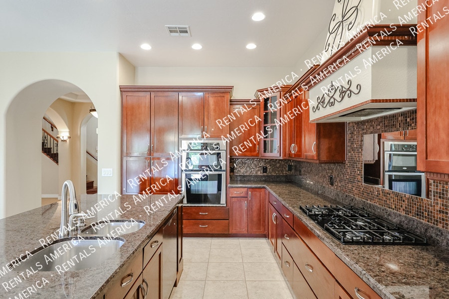 Building Photo - 2351 E Azalea Dr