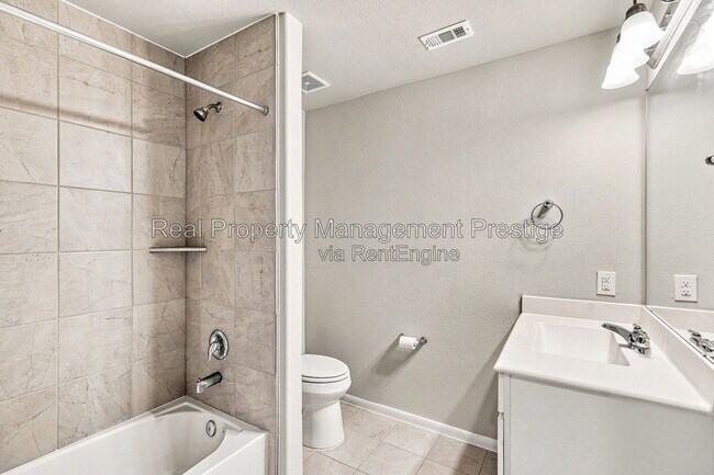 Building Photo - 7333 Hinsdale Dr
