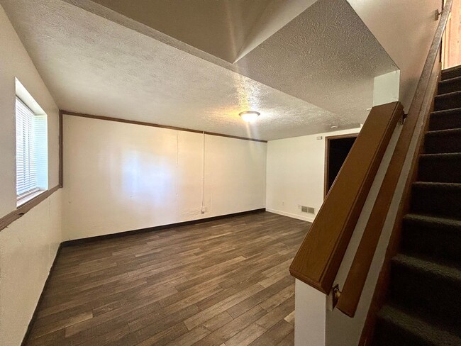 Building Photo - Two Bedroom Home in Southwest Grand Rapids