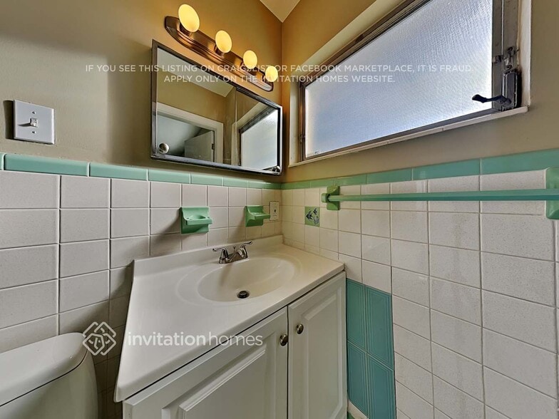 Building Photo - 4301 32nd Ave N