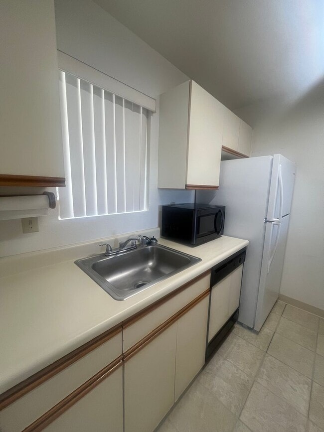 Building Photo - Makakilo Cliffs 2 bedroom Panoramic Views and Cool Breezes