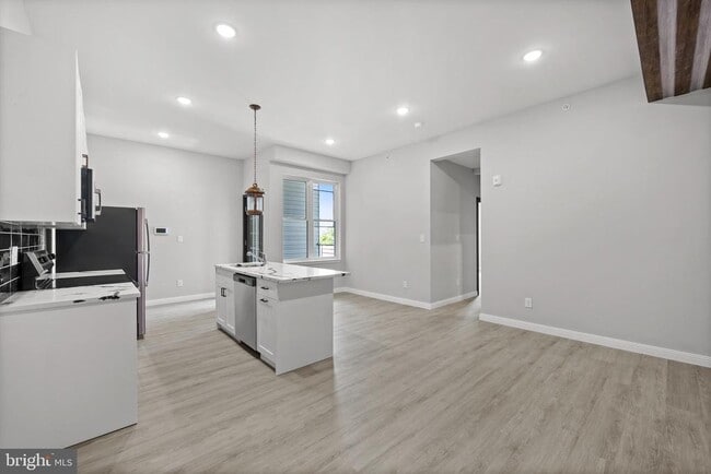 Building Photo - 403 N Simpson St