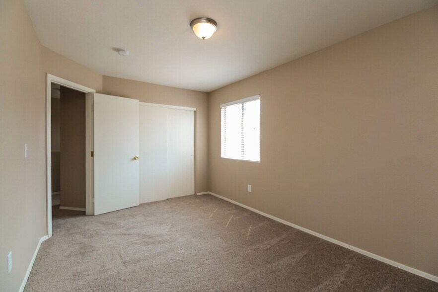 Building Photo - 1575 E Baylor Ln