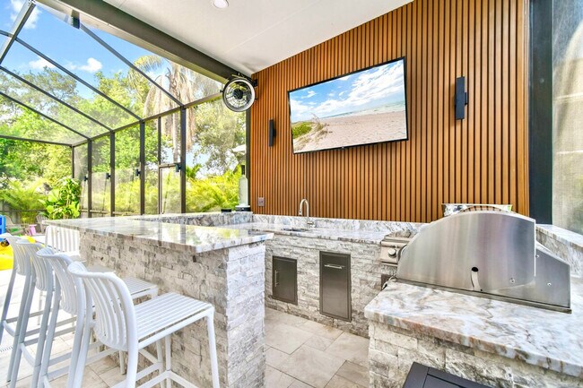 Building Photo - 109 W Hollywood St