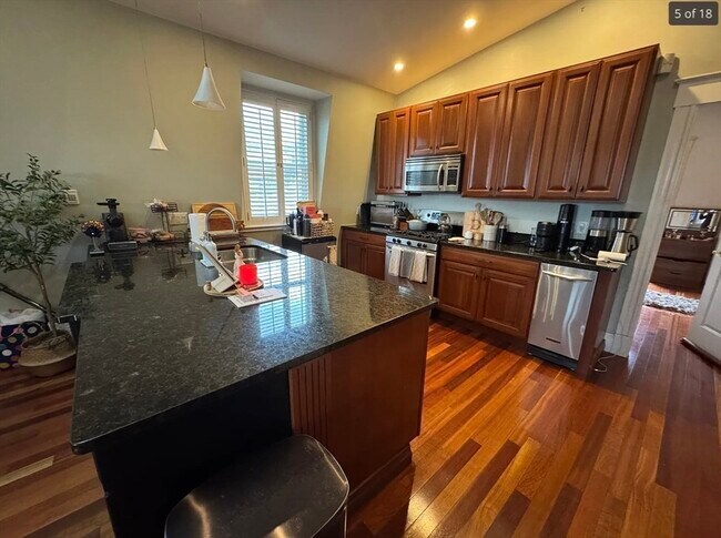 Building Photo - 176 Dorchester St