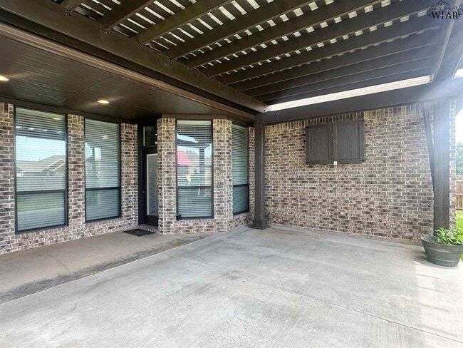Building Photo - 5016 Southfork Dr