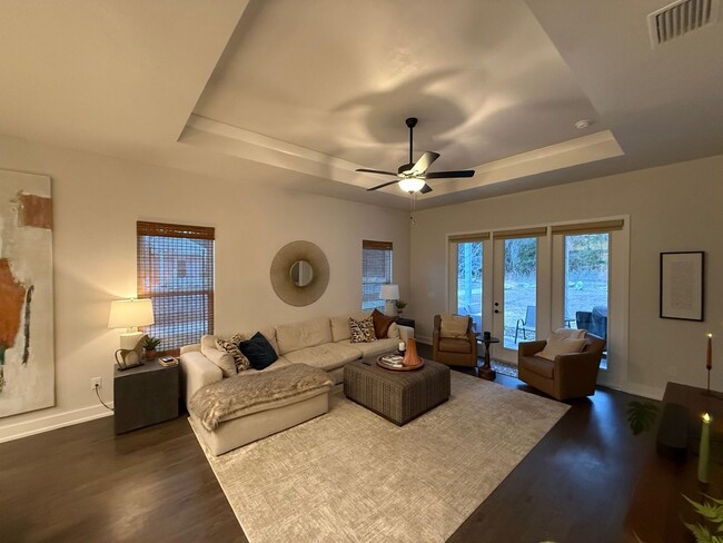 Building Photo - Beautiful Home located in Fairway Pointe