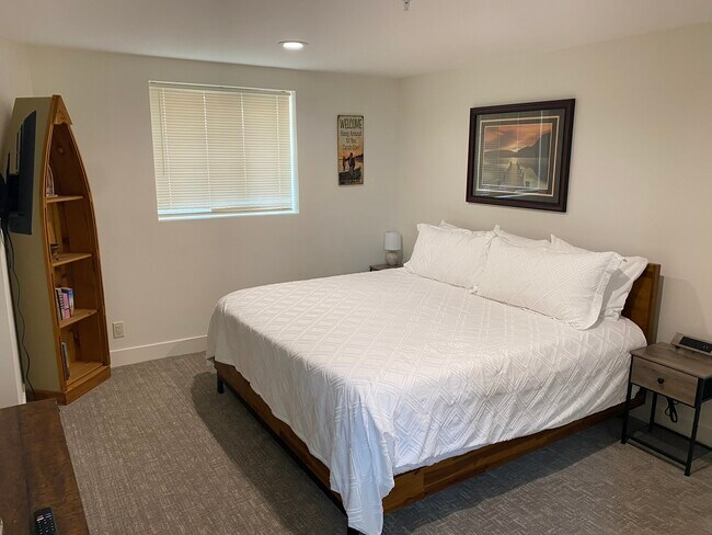 Building Photo - 808 WA-150