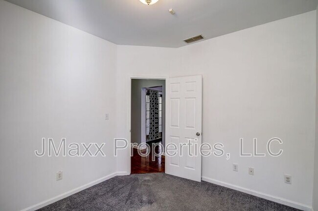 Building Photo - 4021 Melvin Dr SW