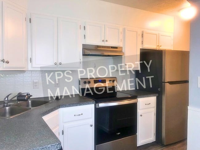 Building Photo - 833 S Green St